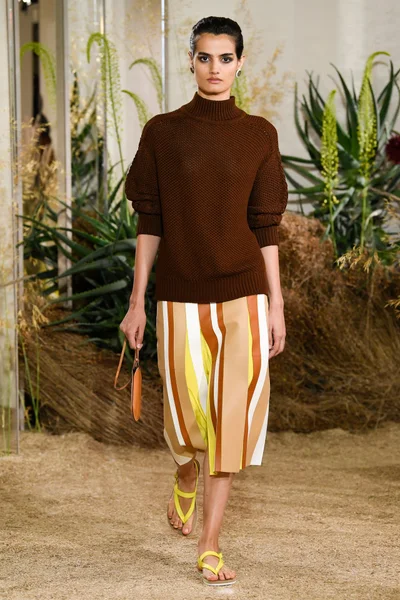 Look 27